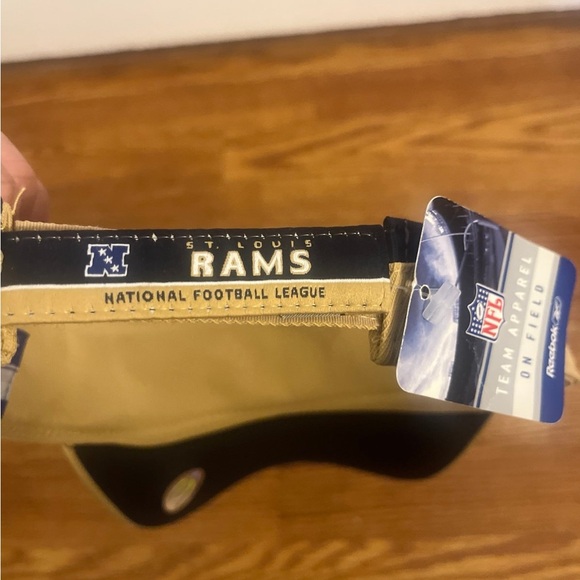 Vntage St. Louis Rams Reebok - Picture 3 of 3